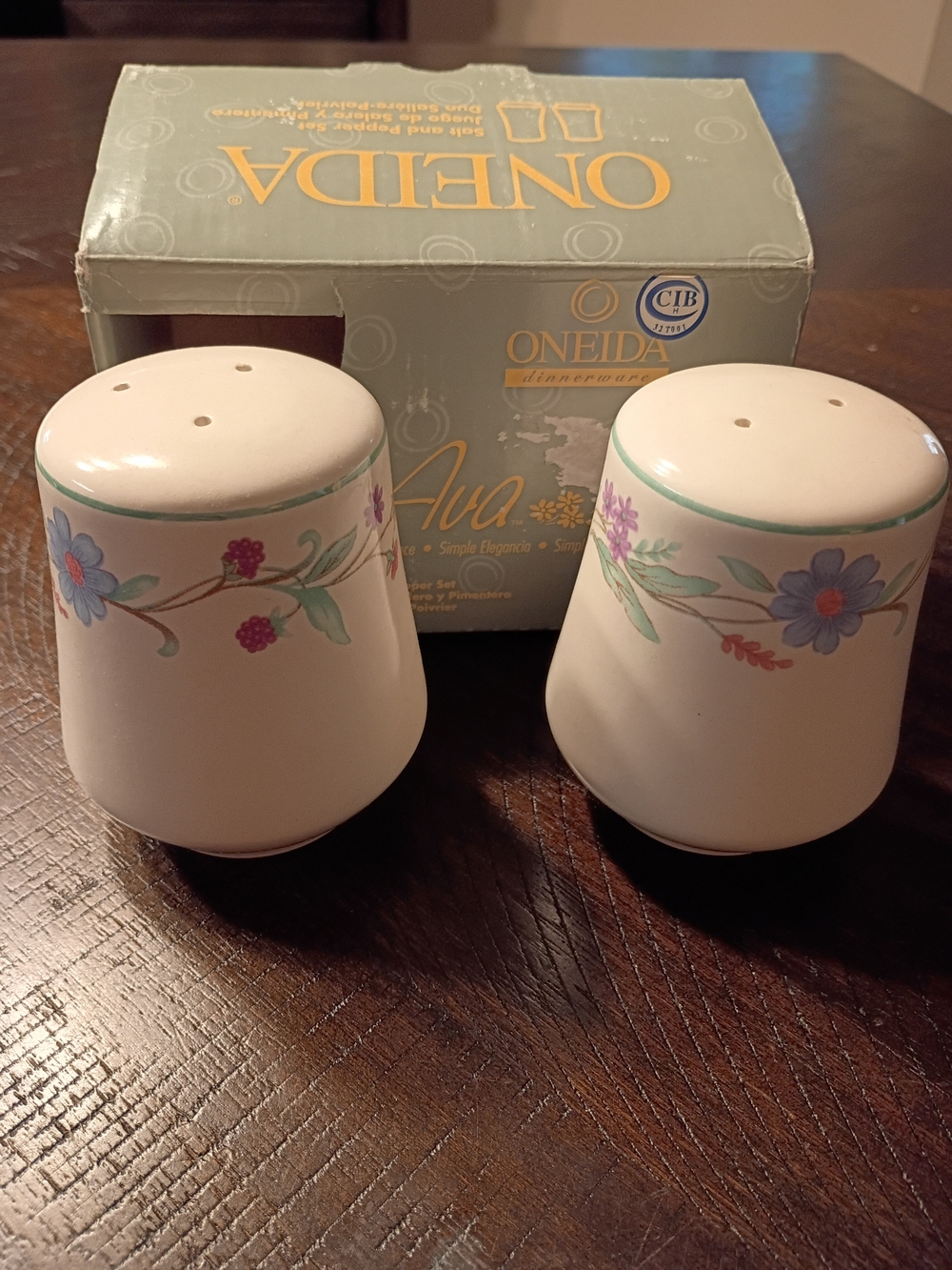 Vintage Oneida Ava White Floral Ceramic Salt and Pepper Shakers Cottagecore